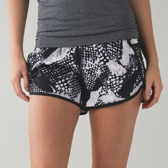 Lululemon Tracker Short III *4-way Stretch - 12 Static Mist White Black - Picture 1 of 7